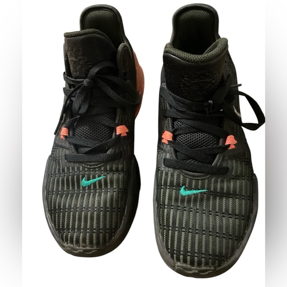 LeBron Witness 6 'Black Sequoia Crimson Pulse' - Picture 3 of 5